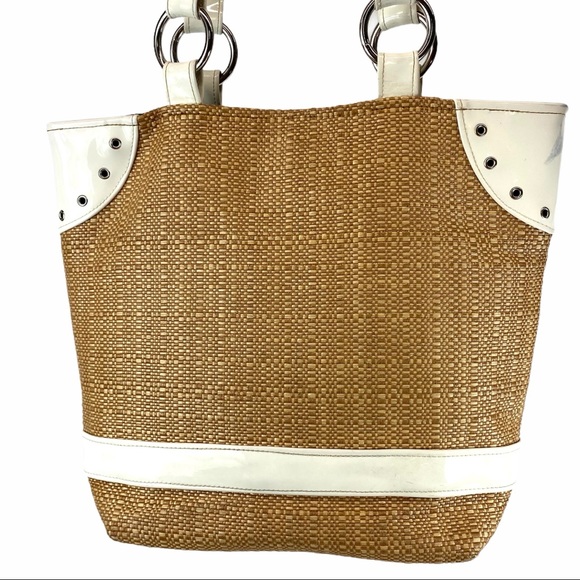 Handbags - Straw and white patent tote bag